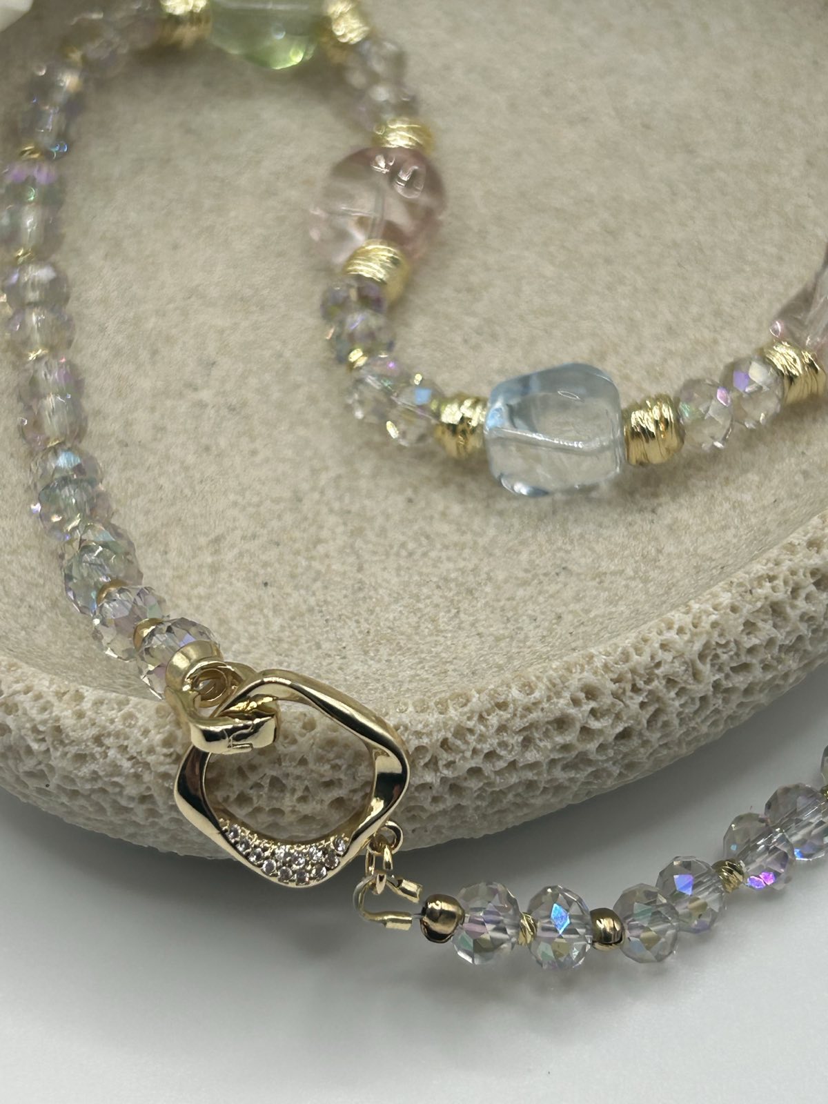 Collar Tierra: Claridad cristalina, elegancia arraigada