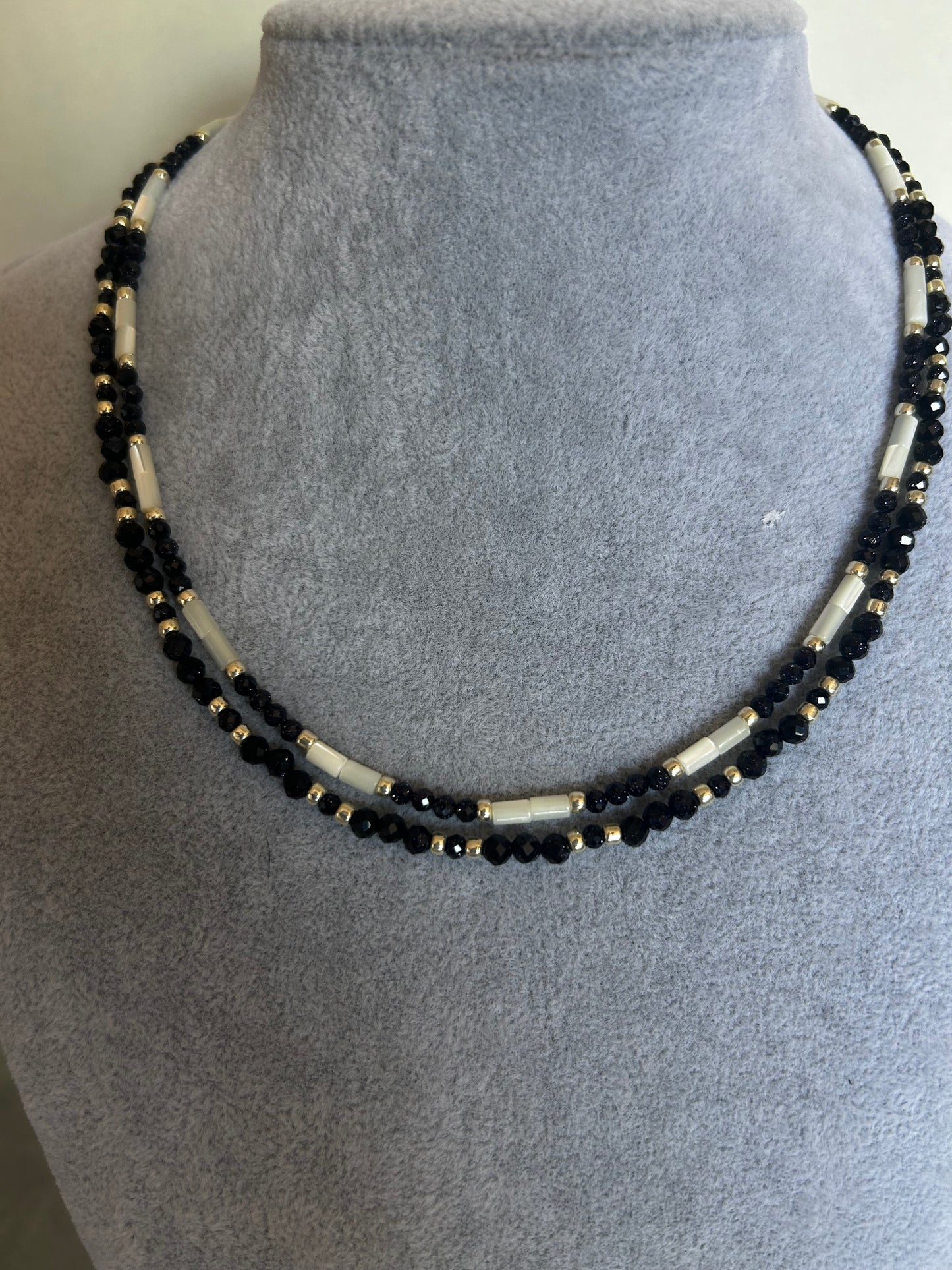 Collar Calisto – Arenisca Azul y Nácar