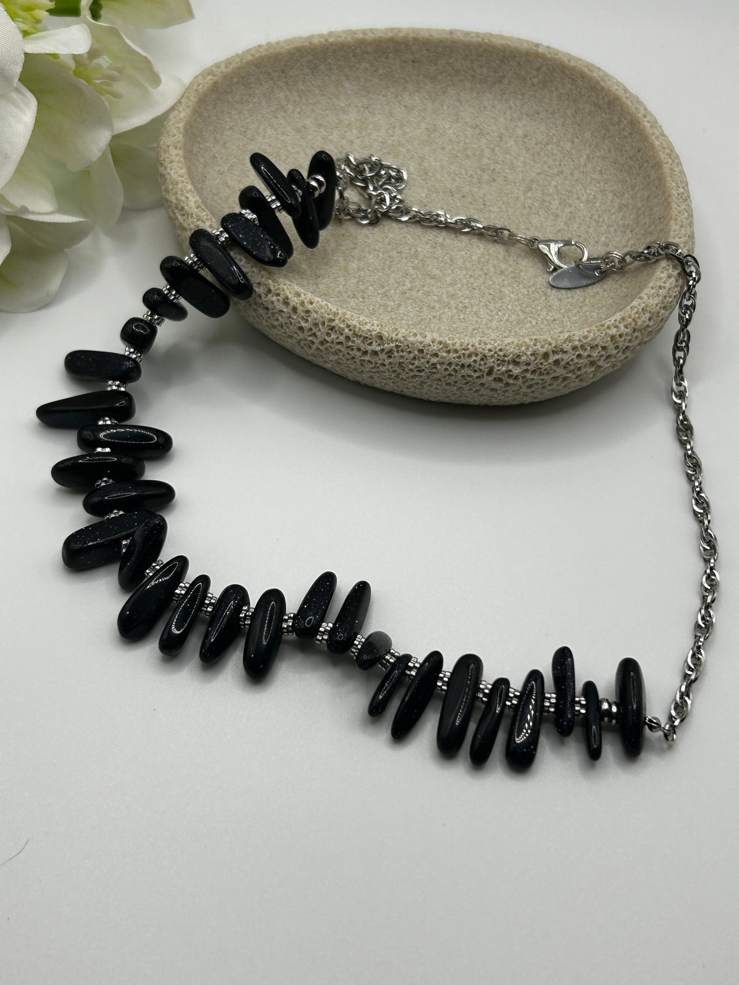 Maris Black Necklace – Blue Sandstone & Silver-Plated Steel