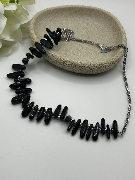 Maris Black Necklace – Blue Sandstone & Silver-Plated Steel
