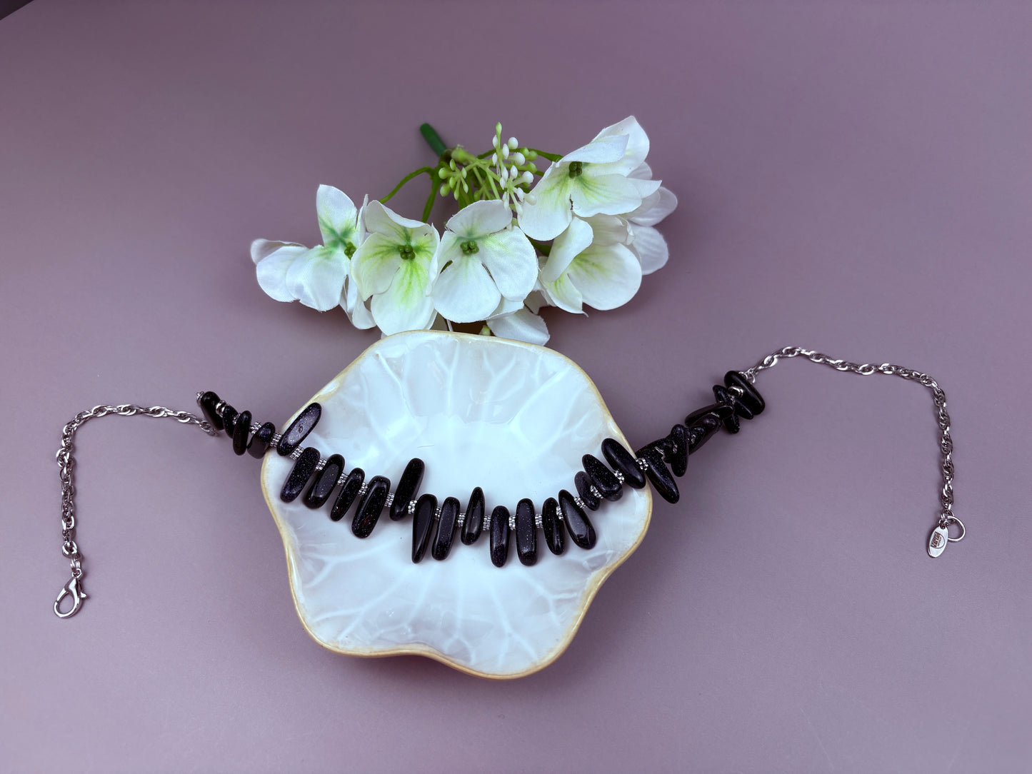 Maris Black Necklace – Blue Sandstone & Silver-Plated Steel