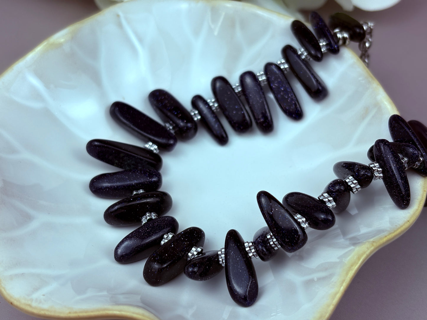 Maris Black Necklace – Blue Sandstone & Silver-Plated Steel